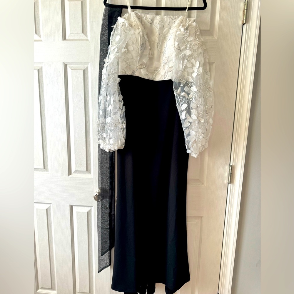 Eliza J women's dress with beautiful details